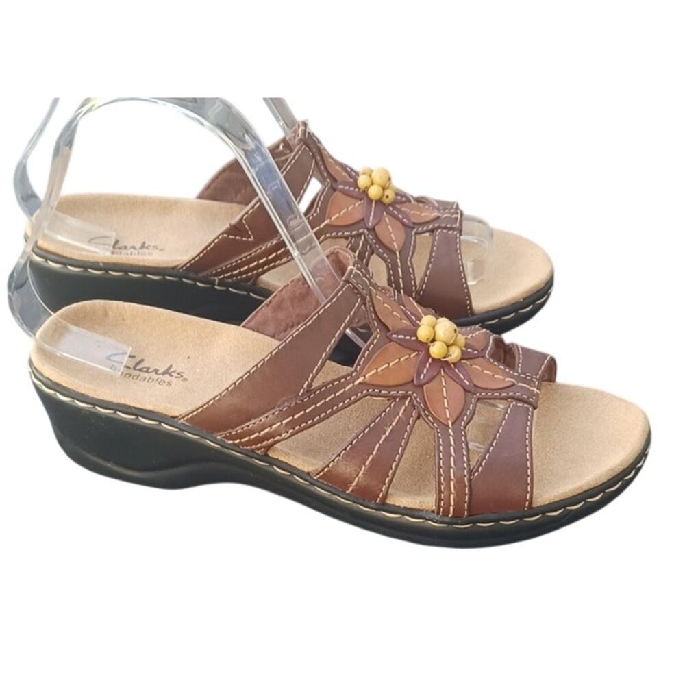 Clarks Bendables Brown Leather Comfort Slide Sandals Floral Beaded 8.5M